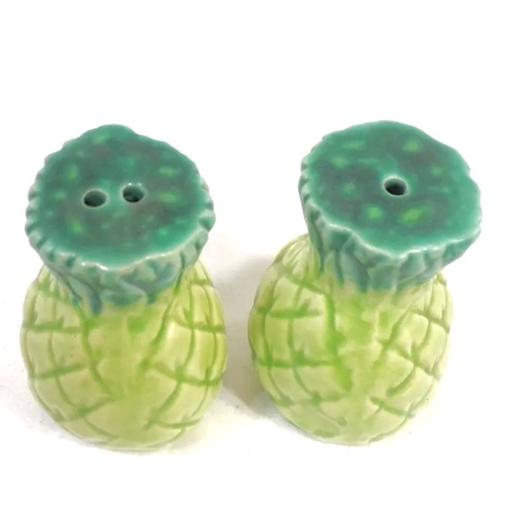 Vintage Mid Century Green Pineapple Salt and Pepper Shaker Set - Picture 3 of 4